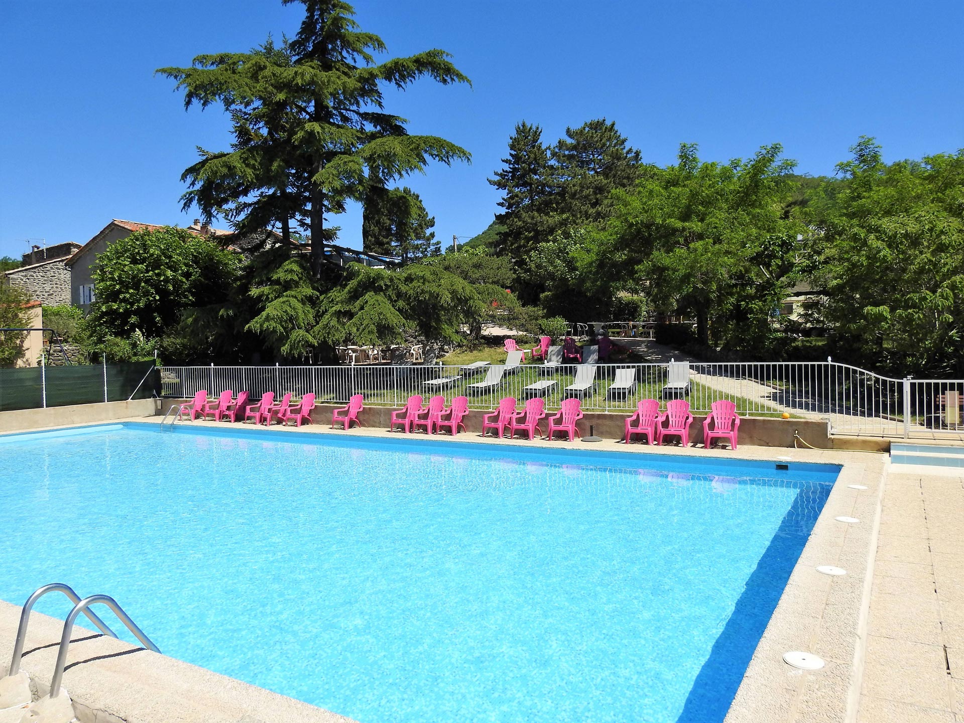 Vos vacances au camping 3 étoiles Les Lavandes à Darbres en Ardèche
