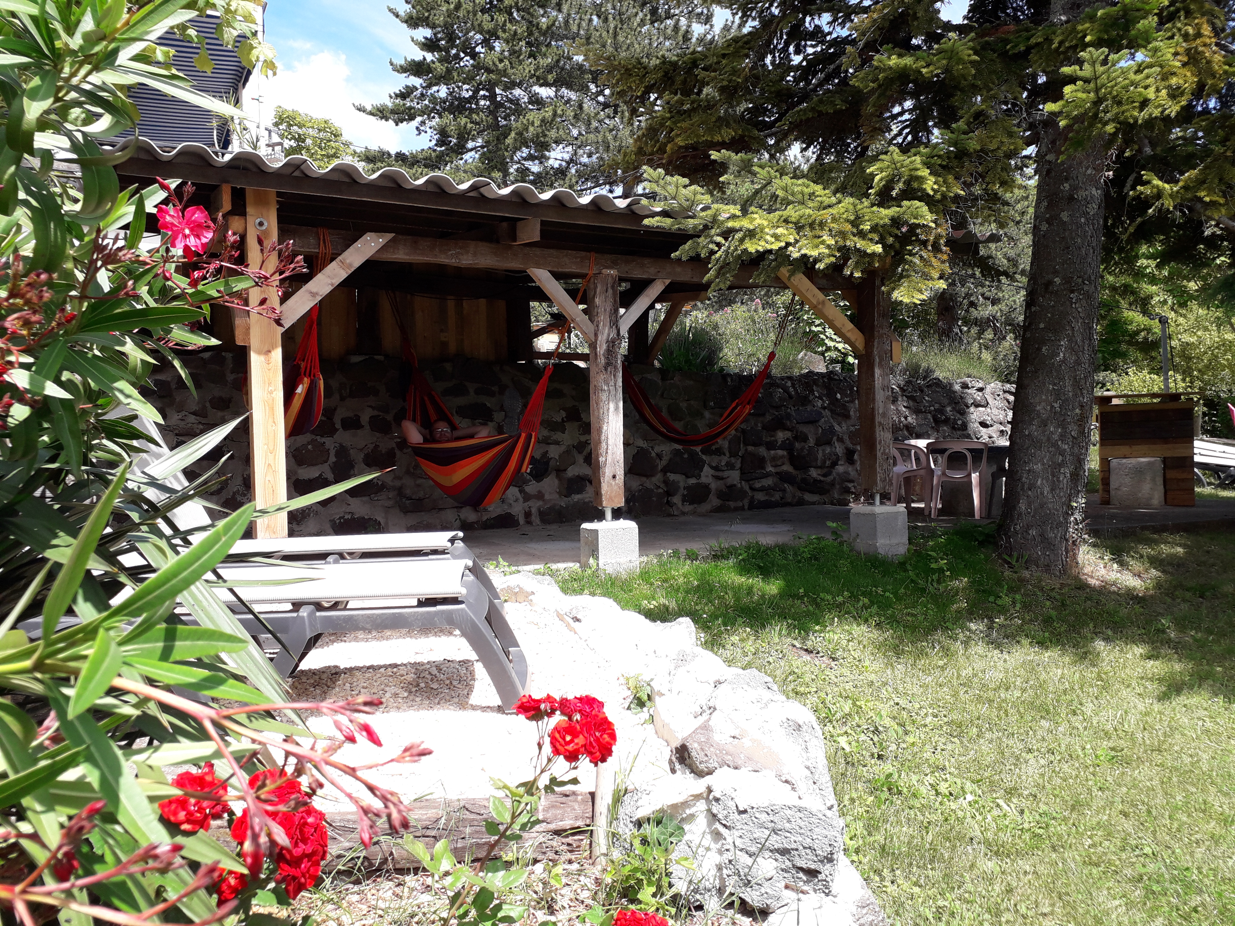 Coin Hamac Et Relax Au Campibng Les Lavandes En Ardeche À Darbres Près De La Piscine