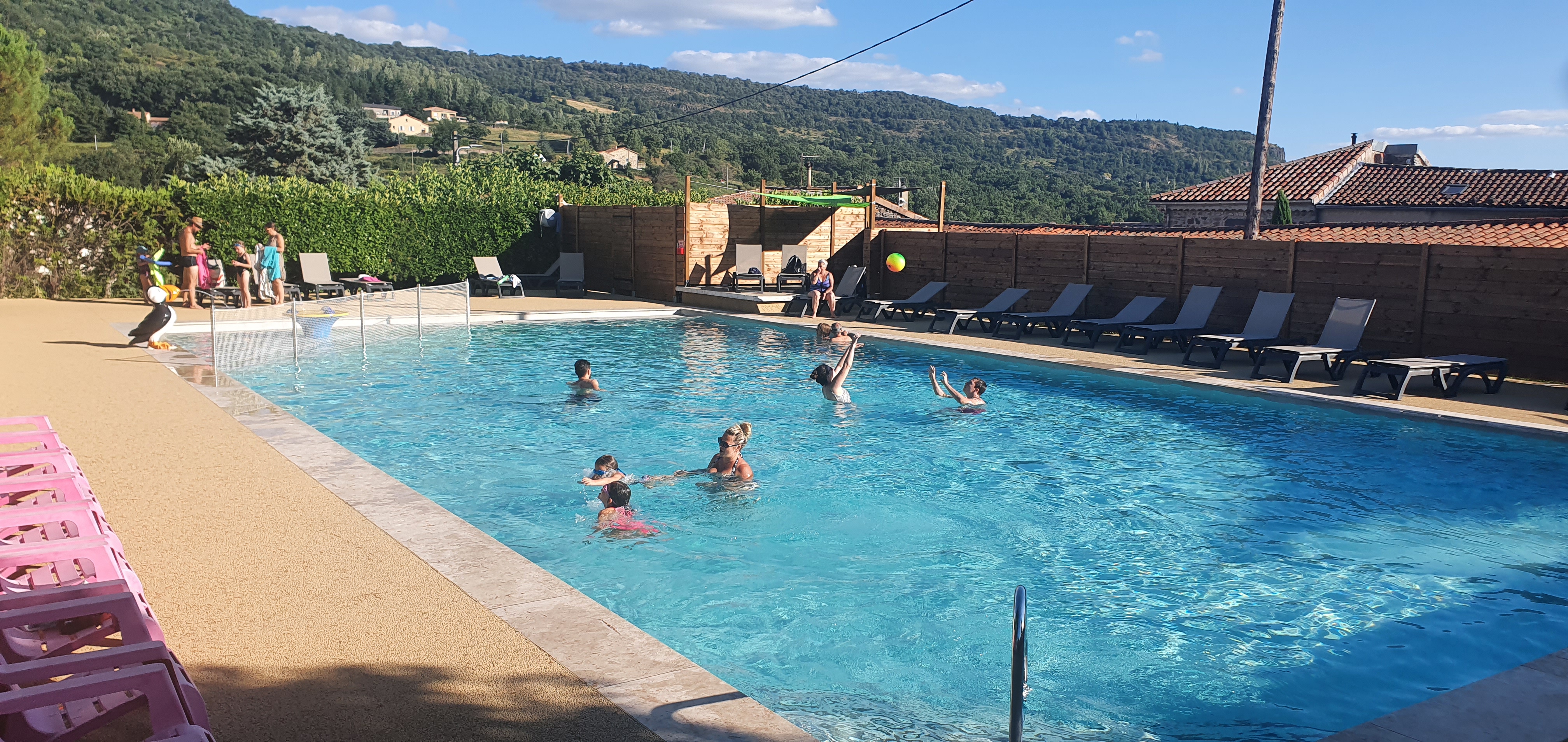 08   Grande Piscine Dans Camping En Ardeche