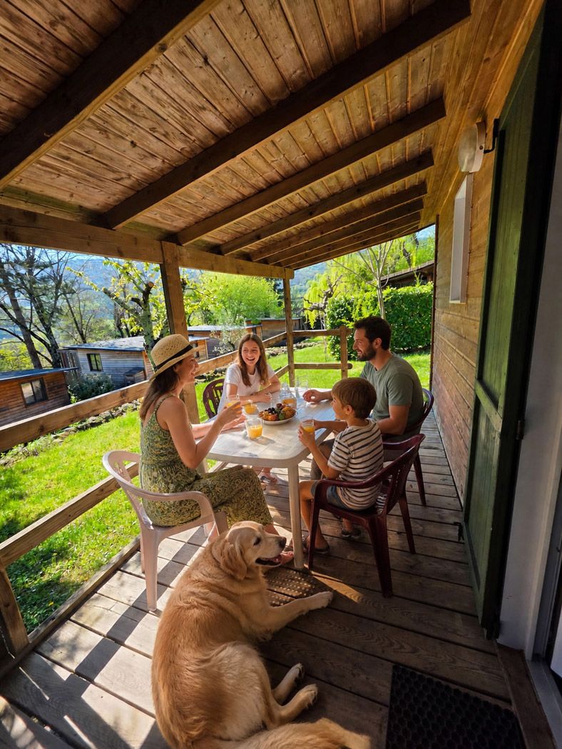 Le Chalet Romarin | 1 chambre et 1 coin nuit – 4/5 personnes Chalet 4/5 personnes | Camping Les Lavandes - Darbres