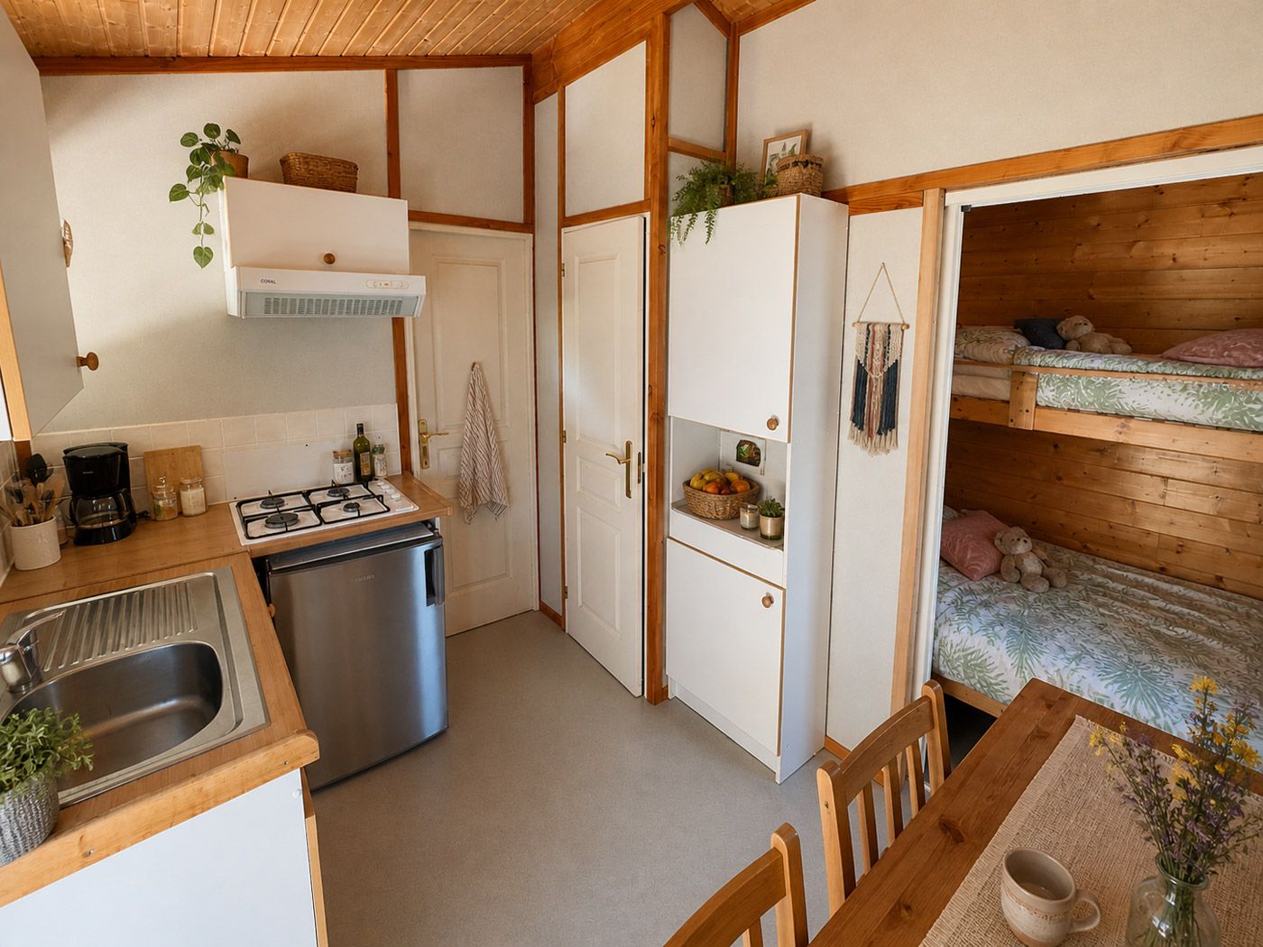 Le Chalet Romarin | 1 chambre et 1 coin nuit – 4/5 personnes Chalet 4/5 personnes | Camping Les Lavandes - Darbres