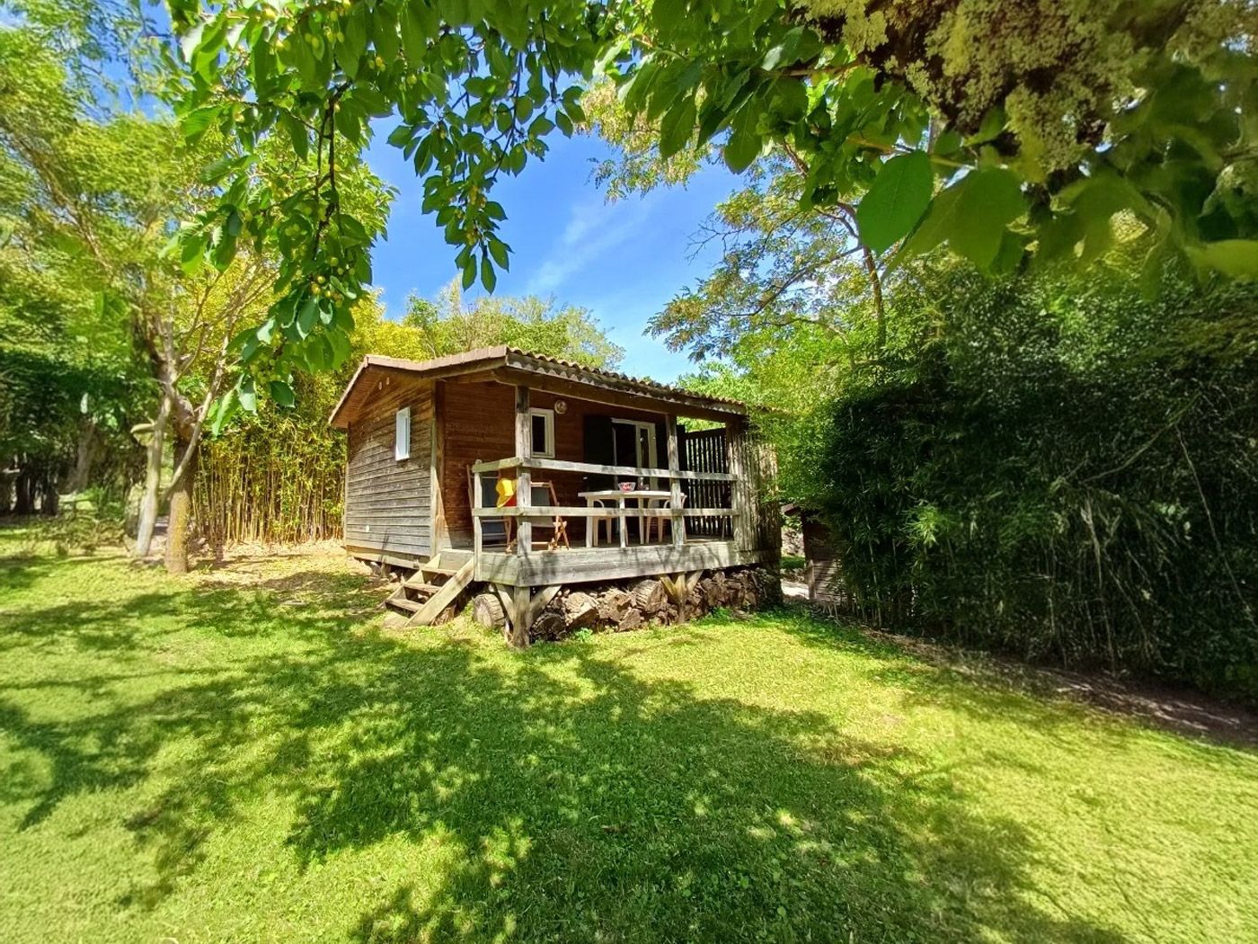Le Chalet Romarin | 1 chambre et 1 coin nuit – 4/5 personnes Chalet 4/5 personnes | Camping Les Lavandes - Darbres