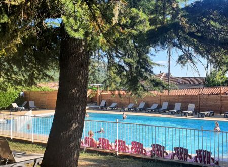 La piscine et pataugeoire du camping Camping familial avec piscine | Les Lavandes - Darbres